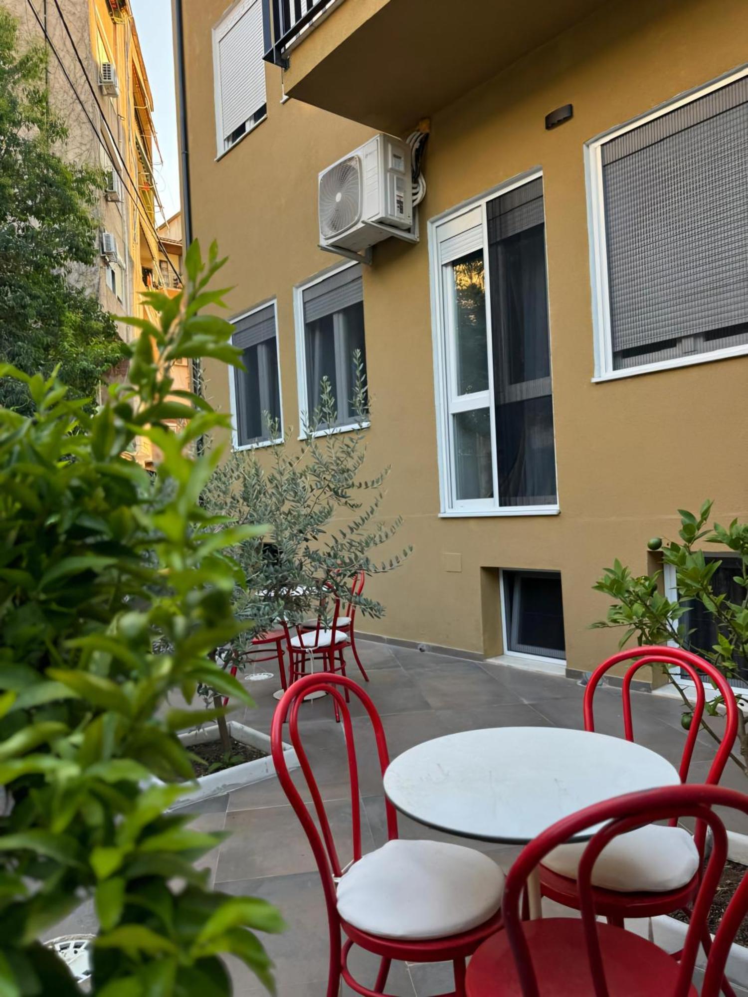 Vila Panto Tirana Exteriör bild