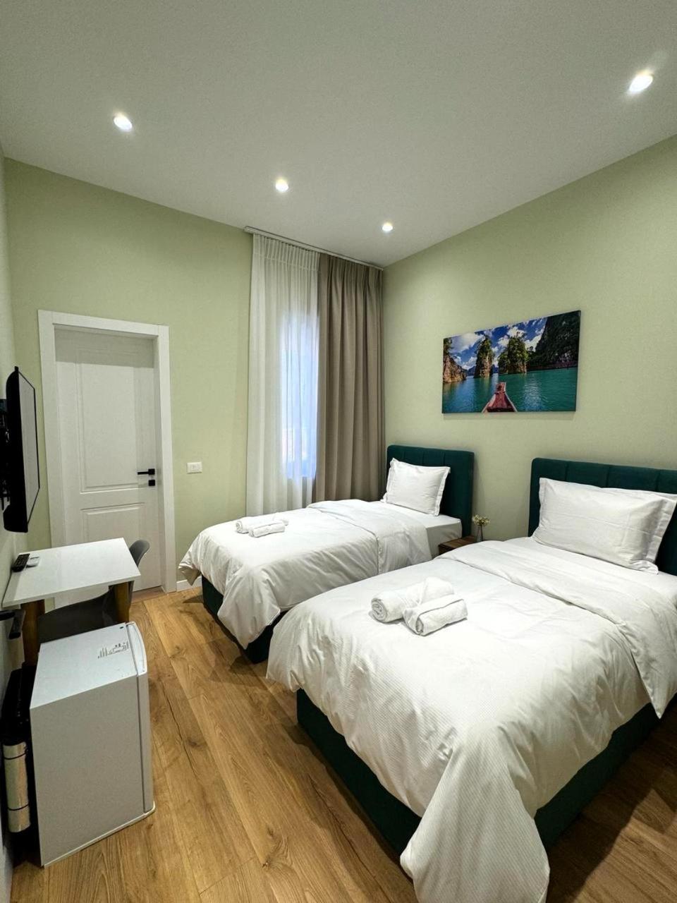 Vila Panto Tirana Exteriör bild