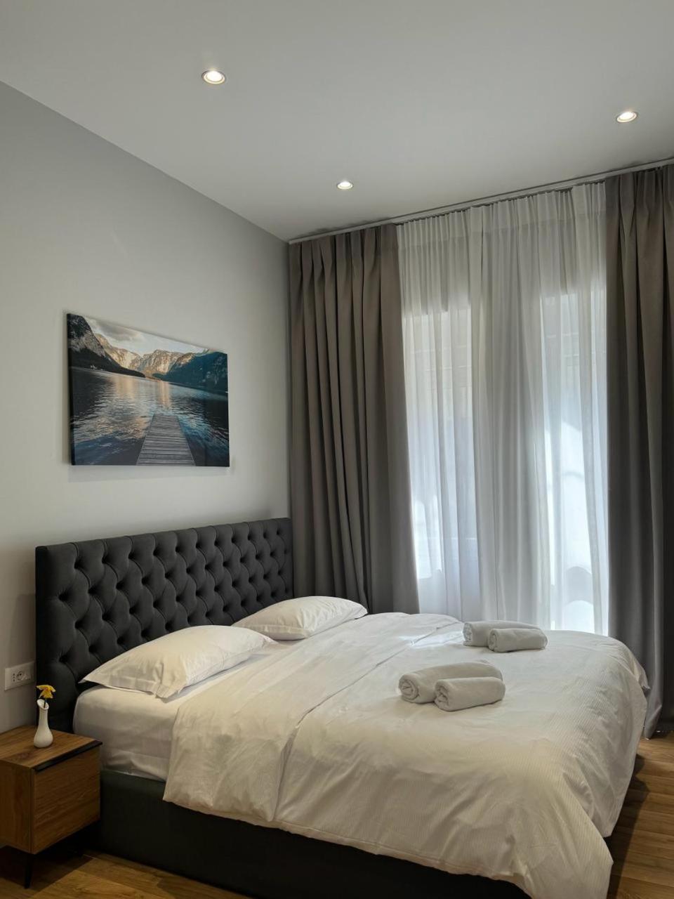 Vila Panto Tirana Exteriör bild